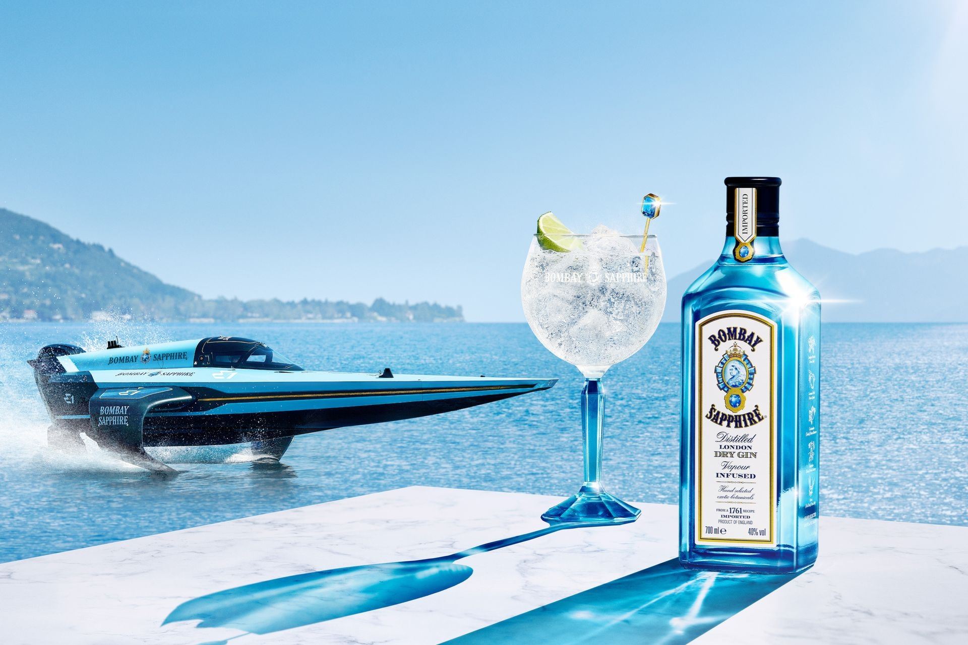 Με τo ΒOMBAY SAPPHIRE στους "ηλεκτρισμένους" αγώνες ταχύτητας σκαφών Ε1 στο Μονακό και καλεσμένη τη Βάσια Κωσταρά.