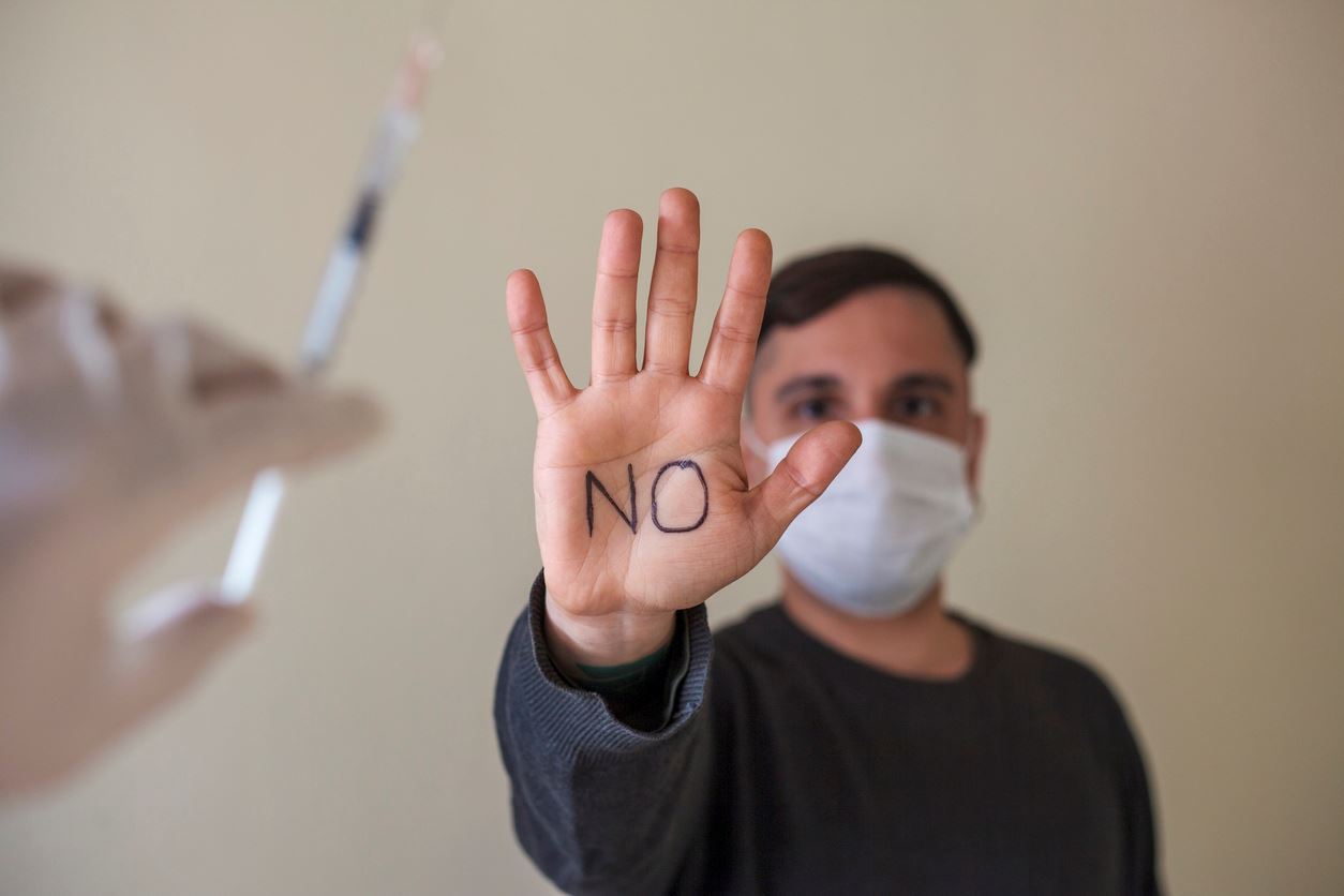 Lockdown ανεμβολίαστων ζητούν οι πολίτες