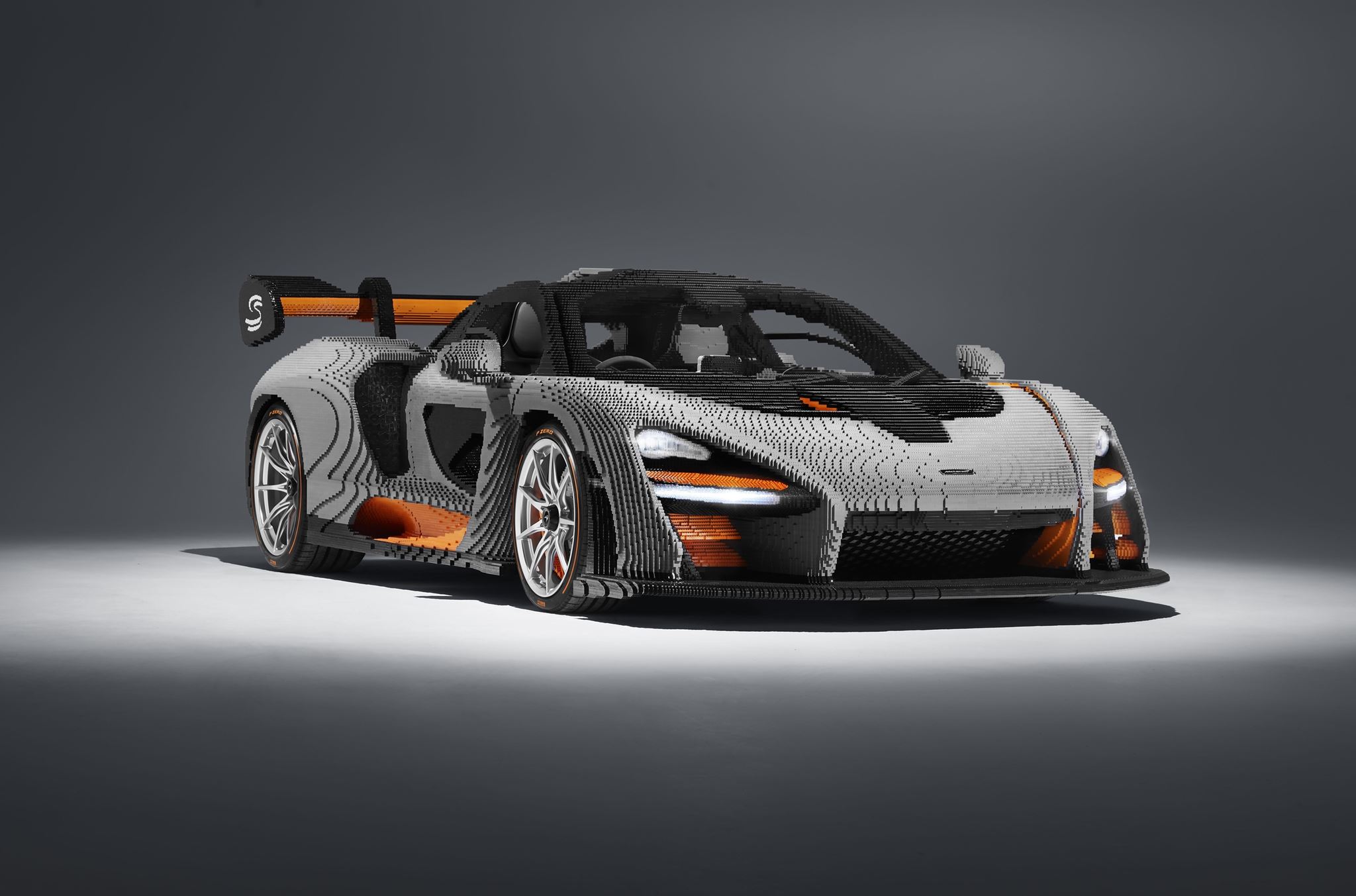 Χρειάστηκαν 467.854 Lego για να ανακατασκευαστεί η McLaren Senna