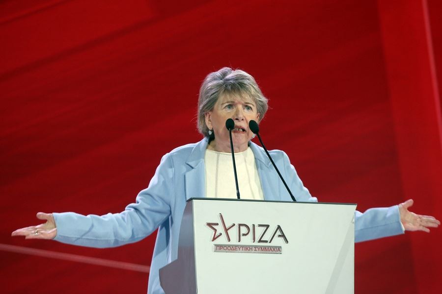 H Έλενα Ακρίτα ανακοίνωσε ότι μένει στον ΣΥΡΙΖΑ-20 σχόλια και αντιδράσεις