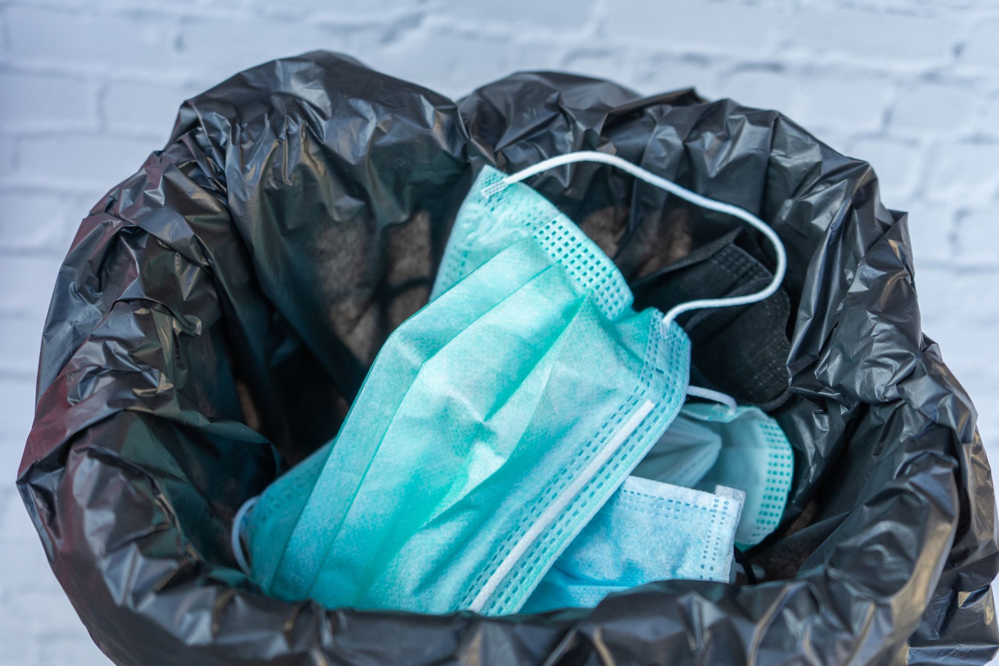 Η λίστα των χωρών με τους περισσότερους συνωμοσιολόγους εν μέσω πανδημίας