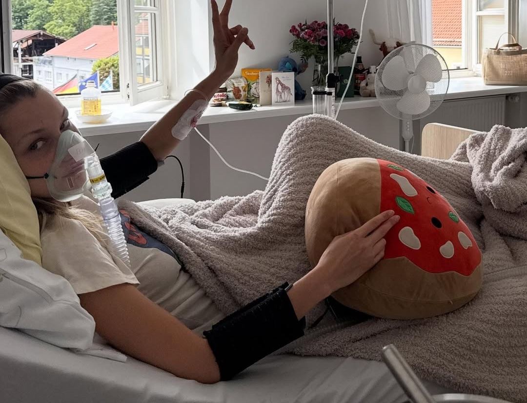 Η Bella Hadid παλεύει με τη νόσο Lyme-Οι φωτογραφίες της στα social media από το νοσοκομείο