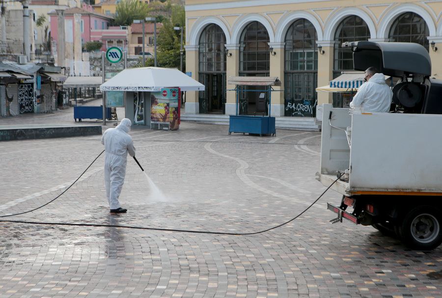 Σε γενικό lockdown η χώρα