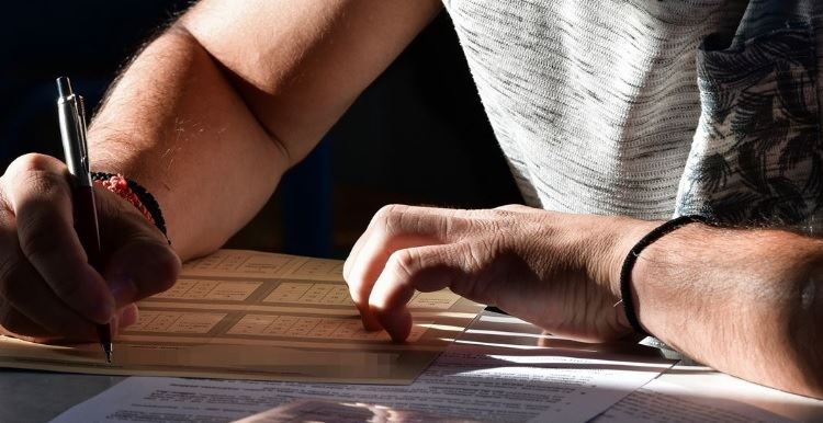 Το γιατρικό της αμόλυντης λογοτεχνίας, το κείμενο της καραντίνας στις Πανελλαδικές