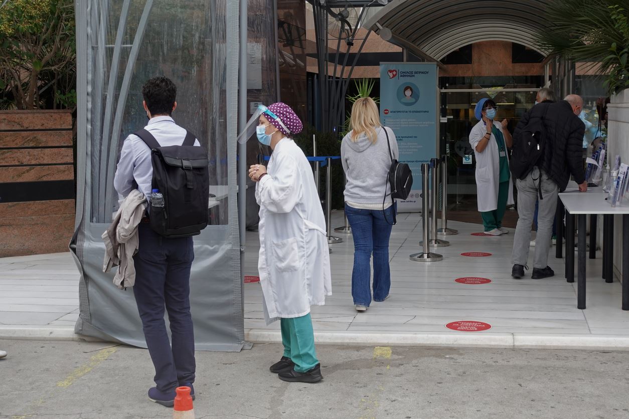 Πού οφείλεται η νέα έξαρση της πανδημίας