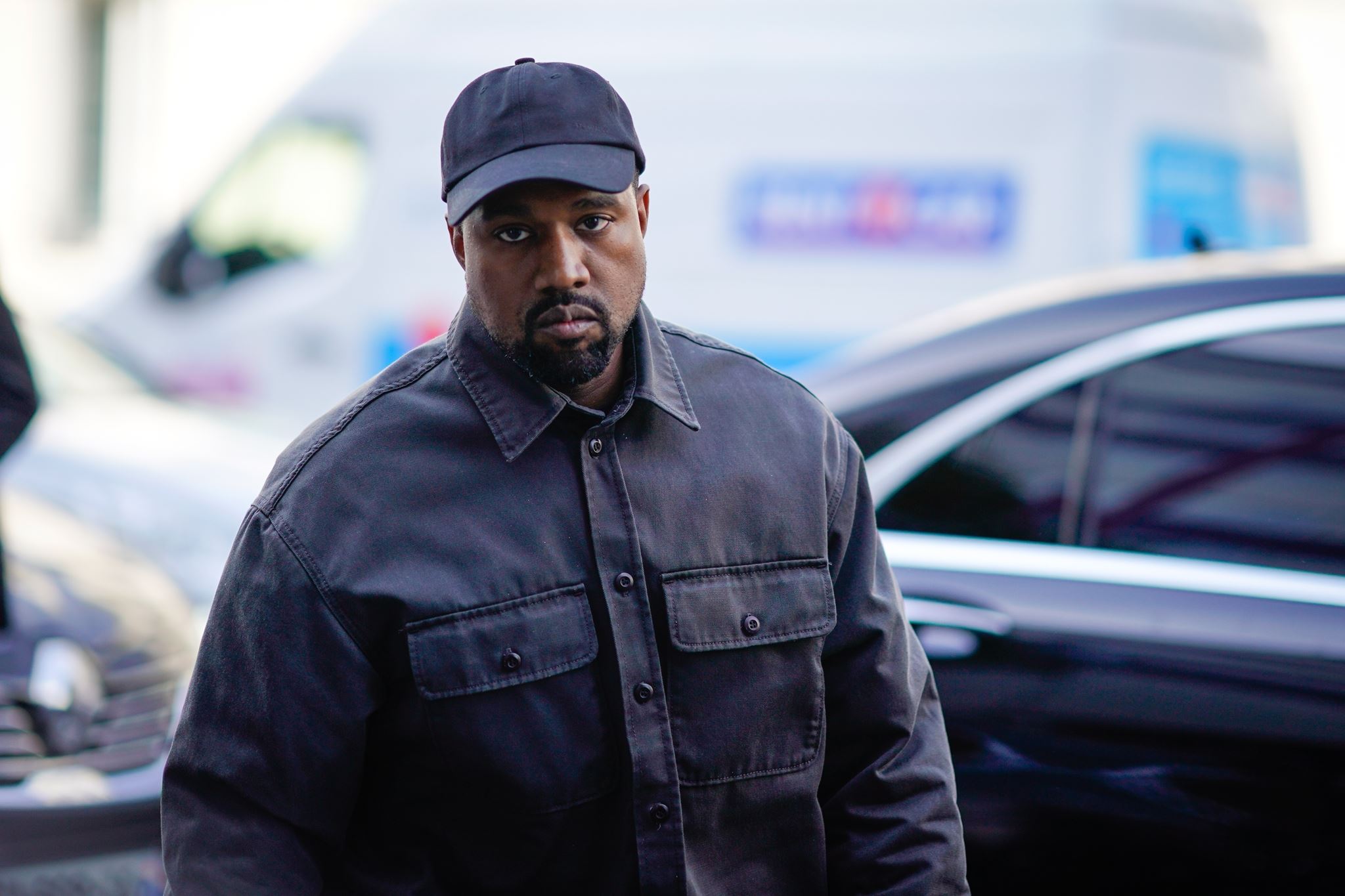 Ο Kanye West δημοσίευσε βίντεο με την Pamela Anderson γυμνή (video)