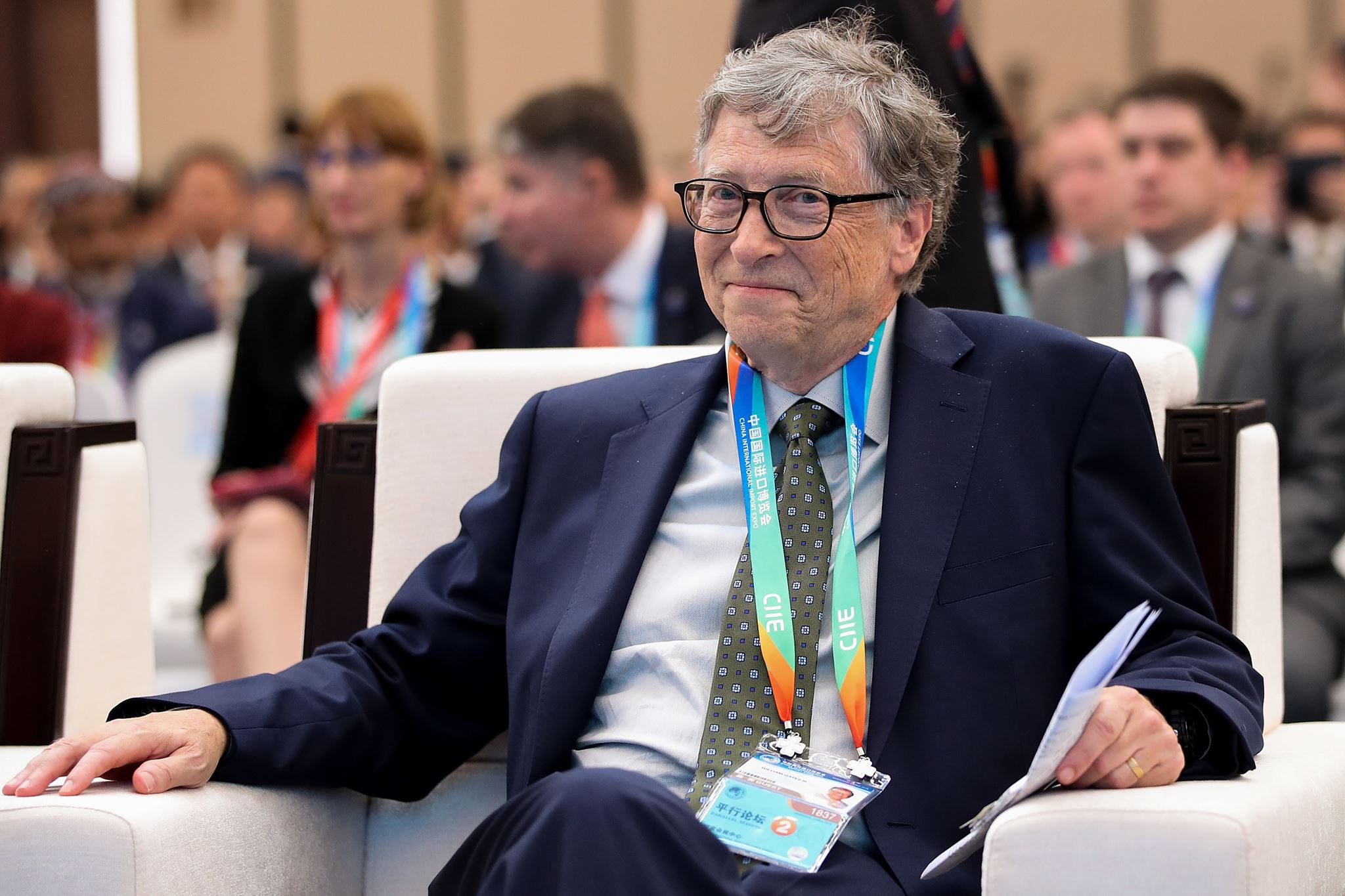 Συνωμοσιολόγοι κατηγορούν τον Bill Gates για την πανδημία