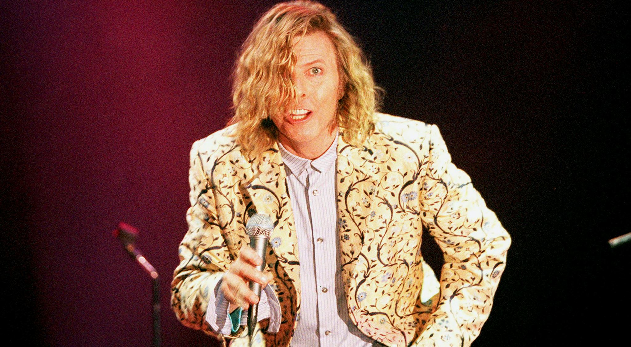 Το ψυχεδελικό ταξίδι του David Bowie στο φεγγάρι