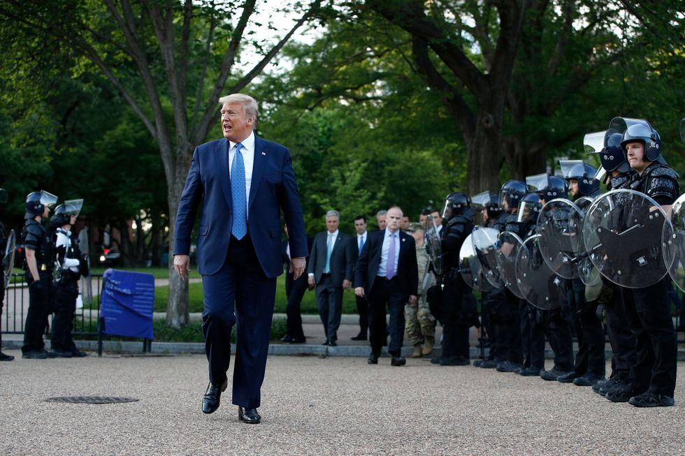 Ο Donald Trump μηνύεται για την προσπάθεια φίμωσης των social media