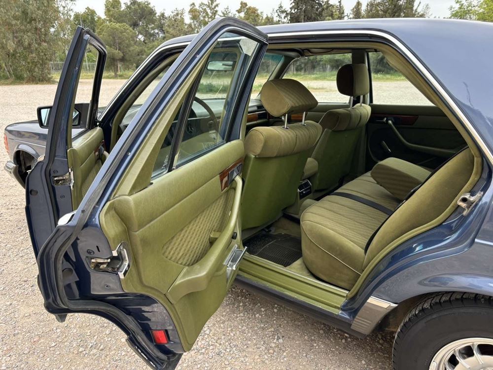 Στο σφυρί η ιστορική Mercedes του Ανδρέα Παπανδρέου-Πόσο έχει φτάσει η τιμή της