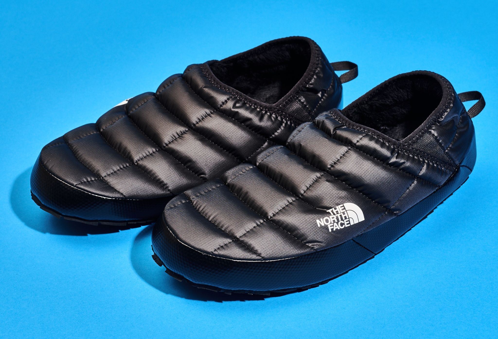 Παπούτσια που θυμίζουν μπουφάν για τα πόδια, γιατί όχι