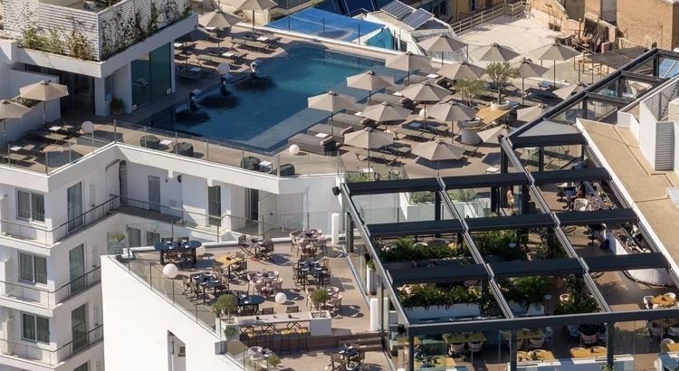 Δροσιστικά καταφύγια στις πισίνες της Αθήνας