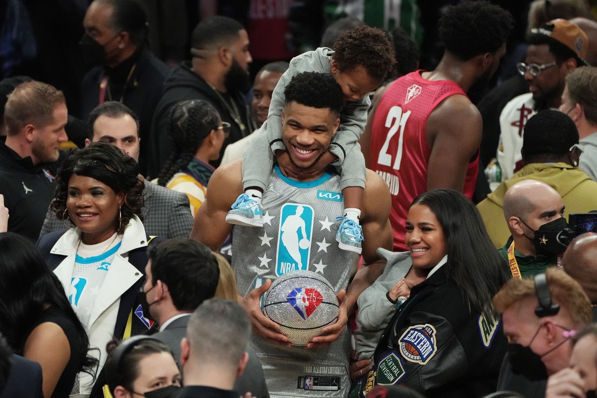 Γιατί η οικογένεια του Γιάννη Αντετοκούνμπο εγκατάσταθηκε στην Αθήνα