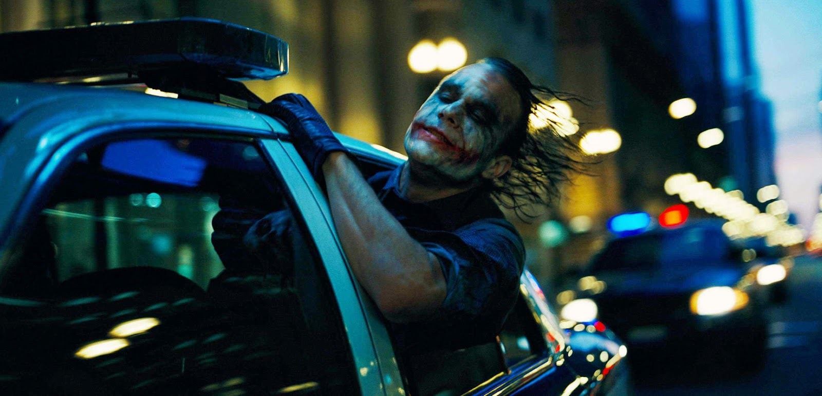 Η θεωρία που συνδέει τον Joker του Heath Ledger με εκείνον του Joaquin Phoenix