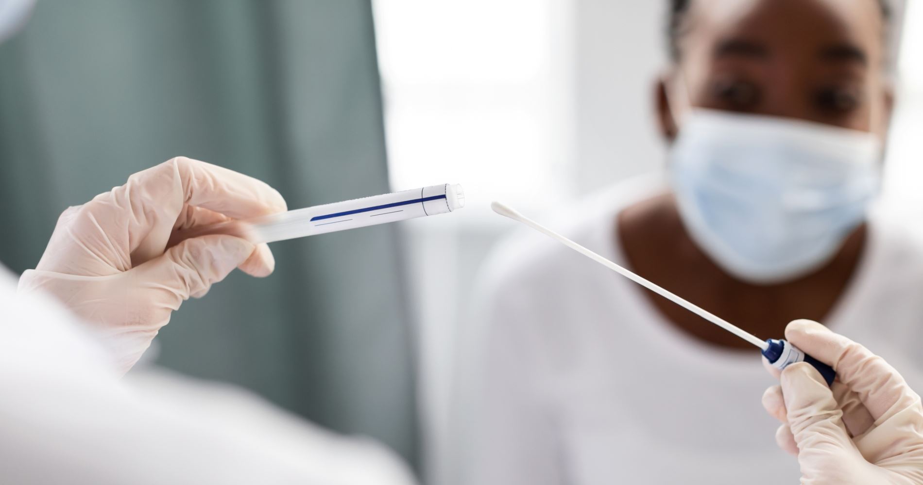 Ένα από τα πιο κοινά συμπτώματα του κορονοϊού δεν υφίσταται πια, λένε οι ειδικοί