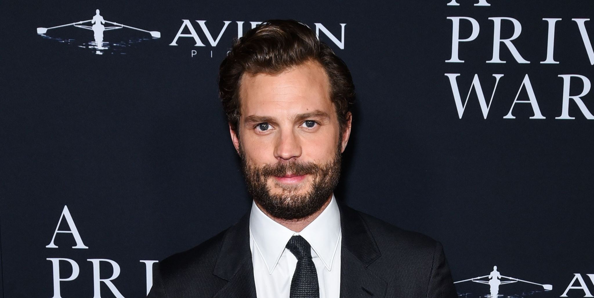 Grooming tips για περιποιημένη, φυσική γενειάδα σαν του Jamie Dornan