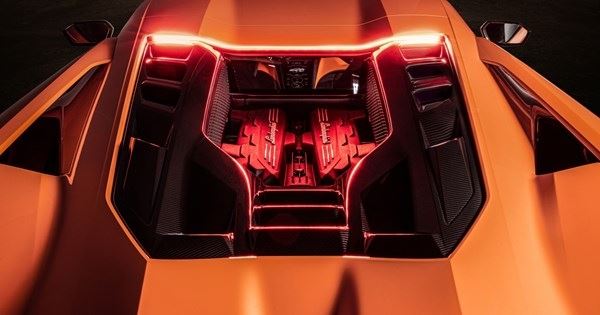 Μάθαμε πώς φτιάχνεται η Lamborghini Revuelto