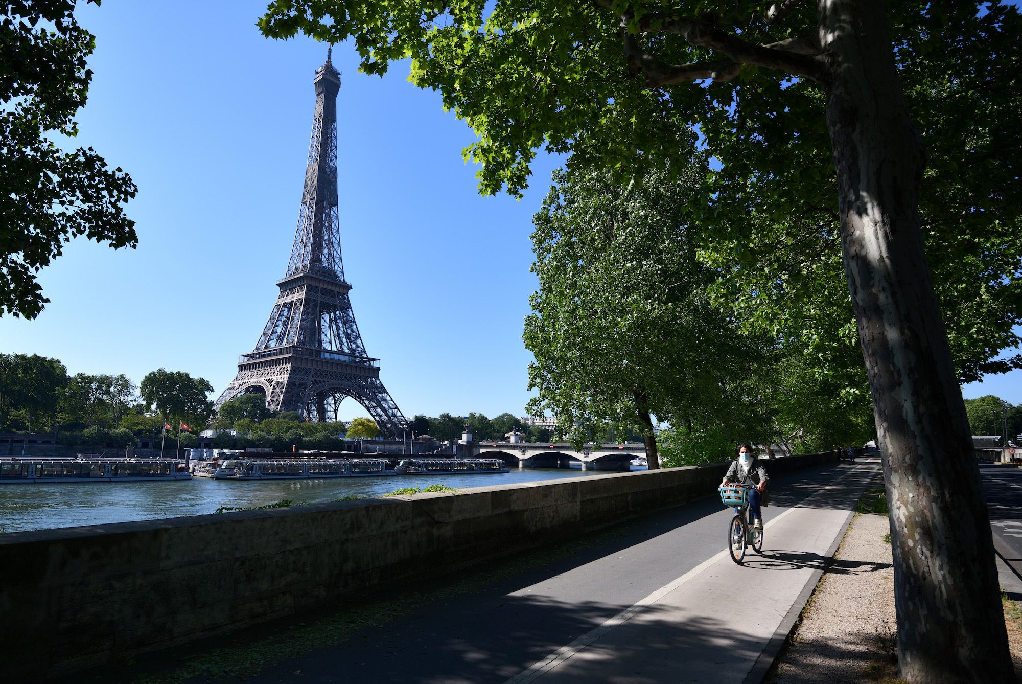 Ο κορονοϊός χορεύει την Ευρώπη σε ρυθμούς lockdown