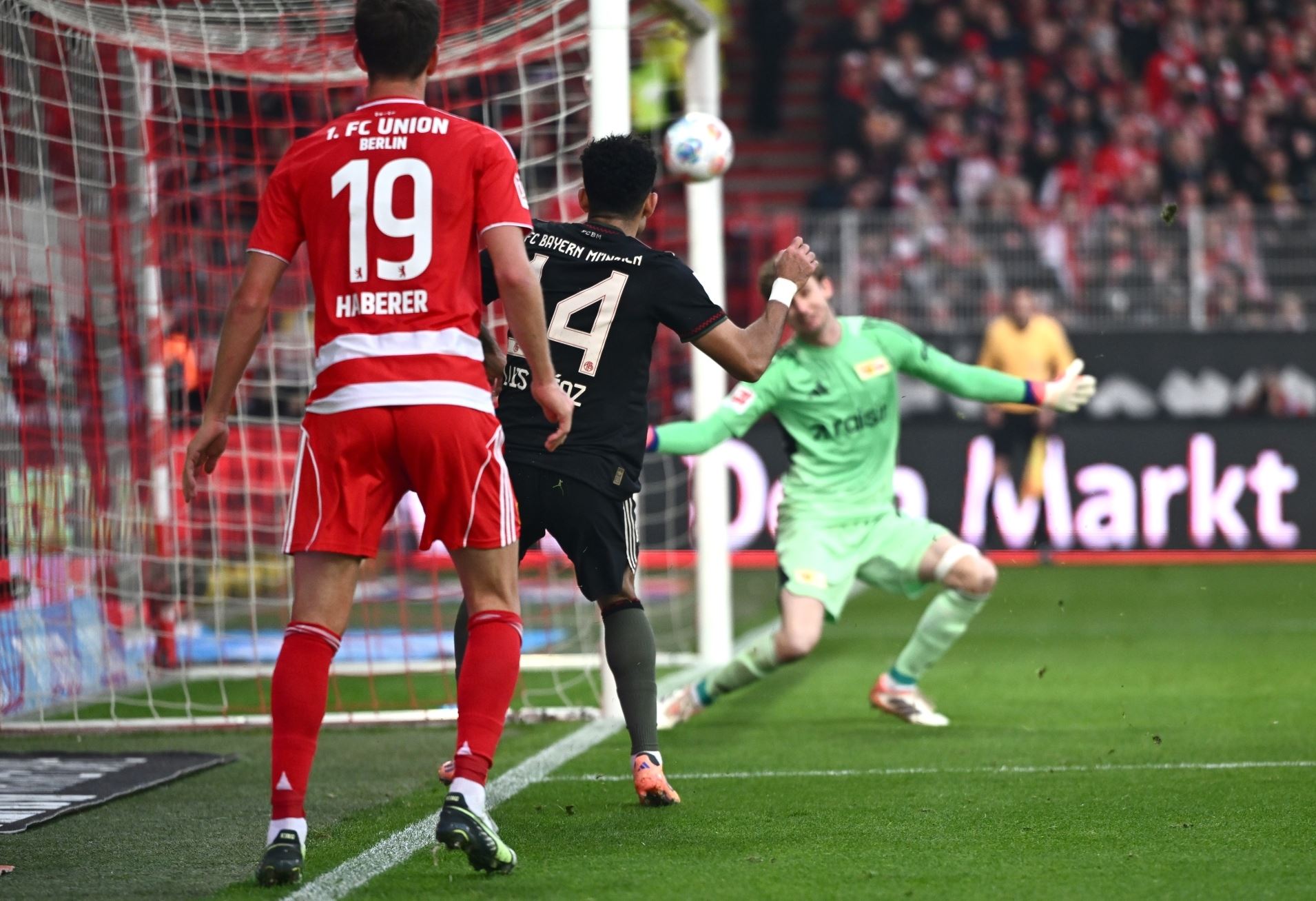 Μήπως ο Λουίς Ντίαζ της Μπάγερν Μονάχου έβαλε το πιο δύσκολο γκολ όλων των εποχών;