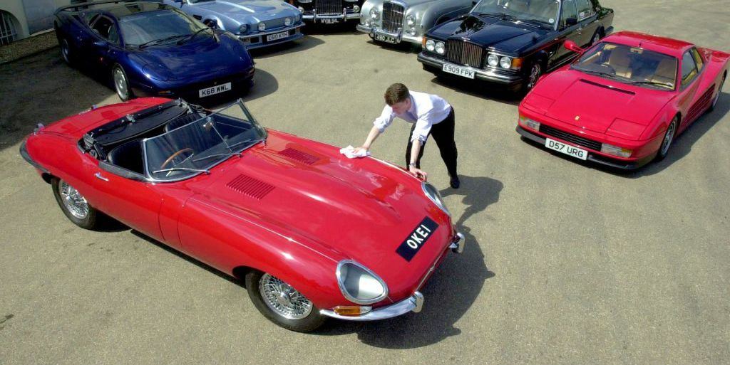 Ο άνθρωπος που έφτιαξε ολομόναχος μία Ferrari Testarossa