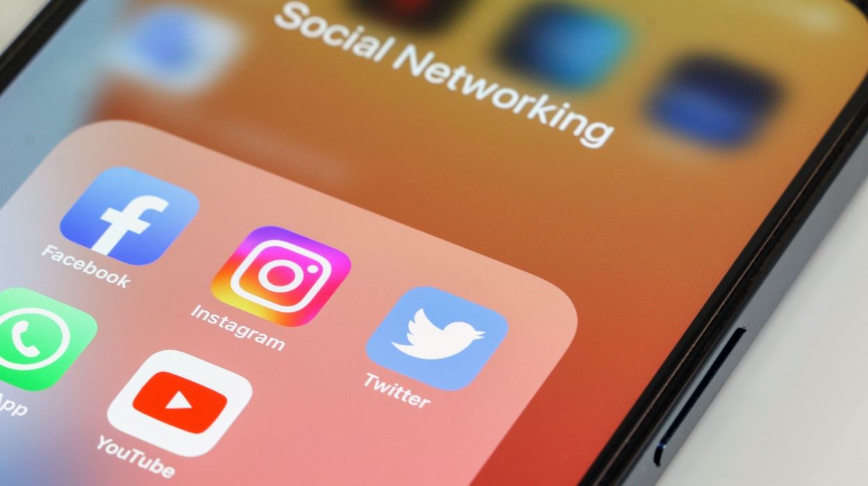 Τι παίζει με τη συνδρομή σε Instagram και Facebook;