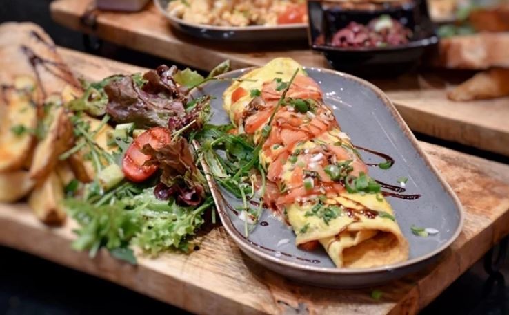 Στο νέο En Aithria Athens για brunch με θέα