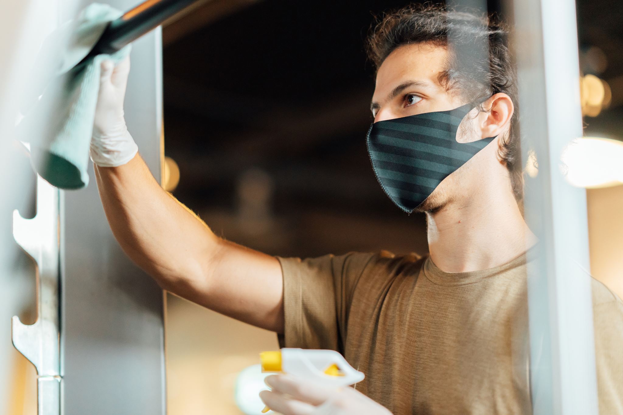 Πώς μπορούμε να μειώσουμε τον αριθμό των λοιμώξεων σε κλειστούς χώρους