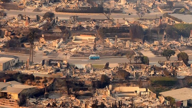 Φωτιές στο Λος Άντζελες | Ο Γιώργος Σατσίδης μας μεταφέρει εικόνες από μια πόλη στο χείλος της απελπισίας