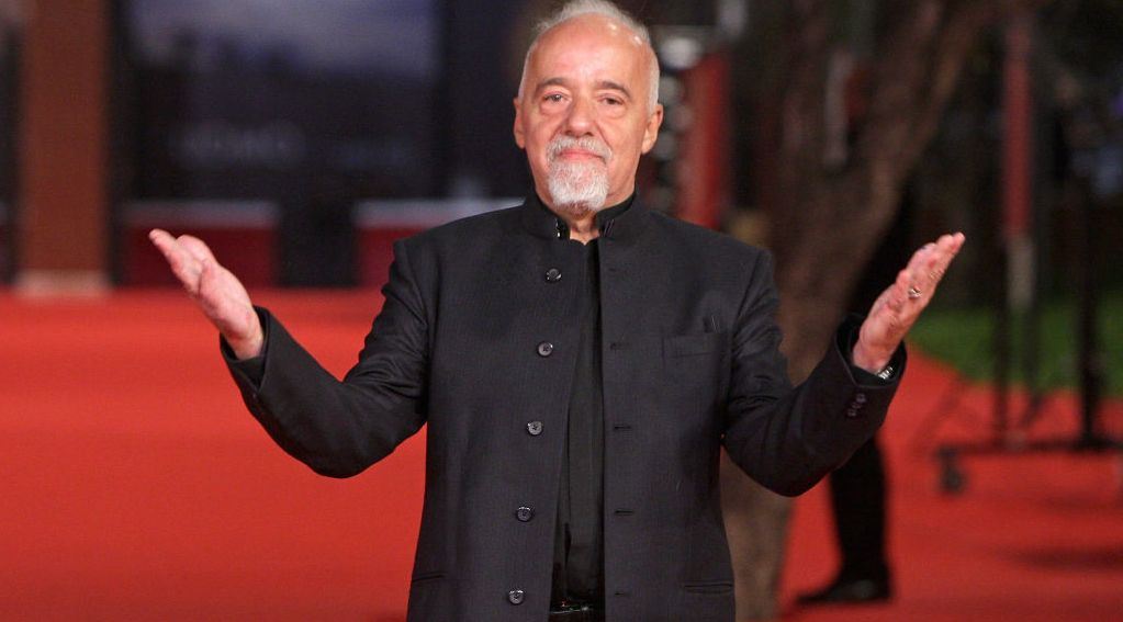 Το αμφιλεγόμενο tweet του Paulo Coelho για τον πόλεμο στην Ουκρανία