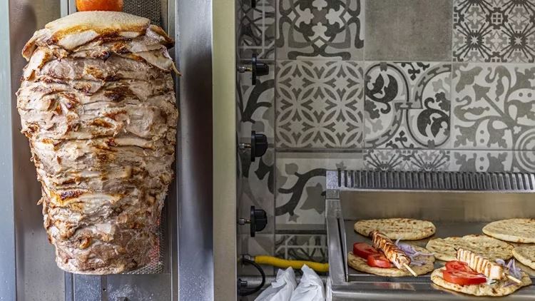 Τα νέα, επικά σουβλάκια της Αθήνας