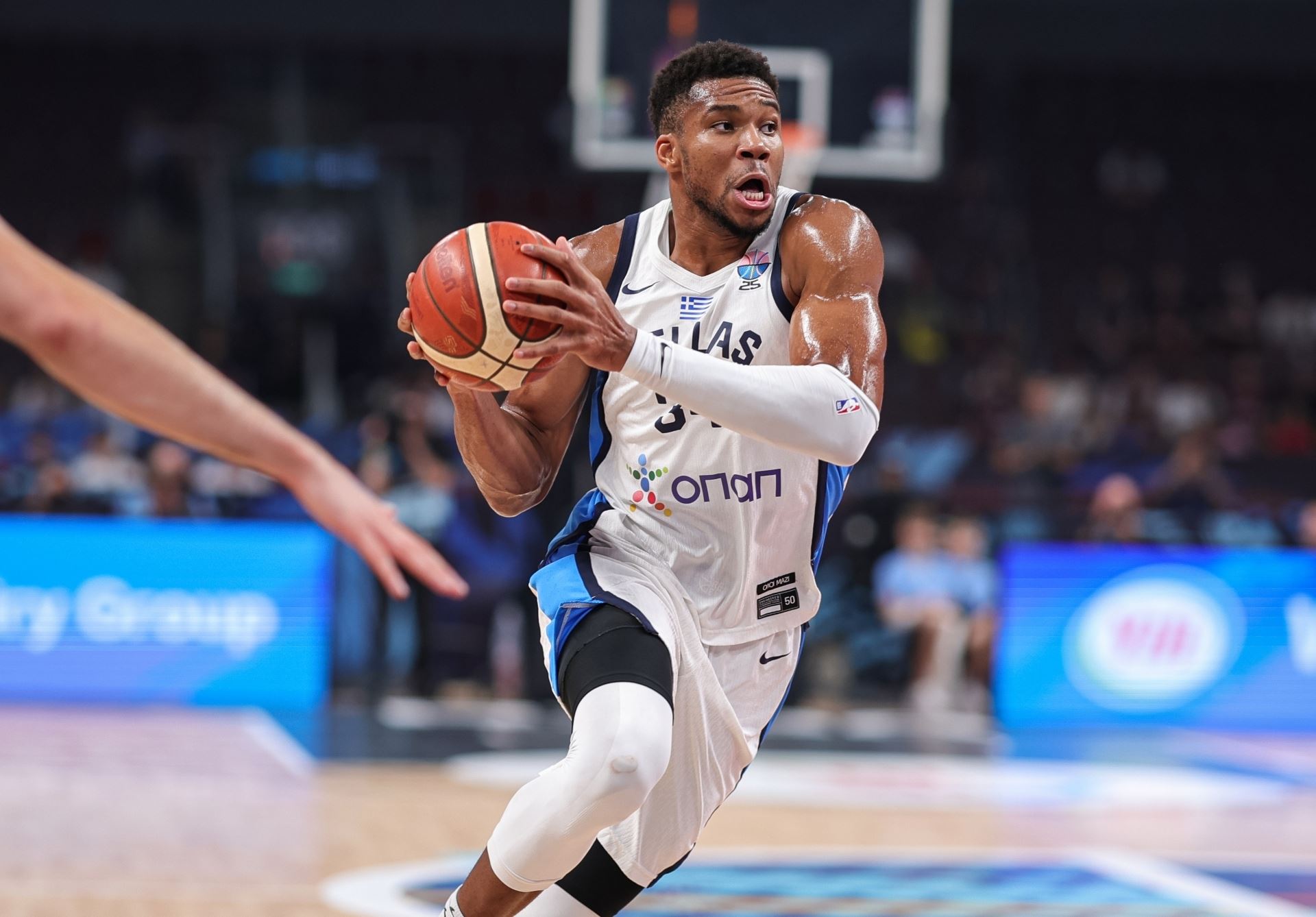 Eurobasket 2025: ΝΒΑ, FIBA και Μπακς αποθεώνουν τον Γιάννη Αντετοκούνμπο-"Ημίθεος, ο καλύτερος στον κόσμο"