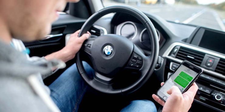 Οι 5 περισπασμοί που πρέπει να αποφεύγεις όταν οδηγείς