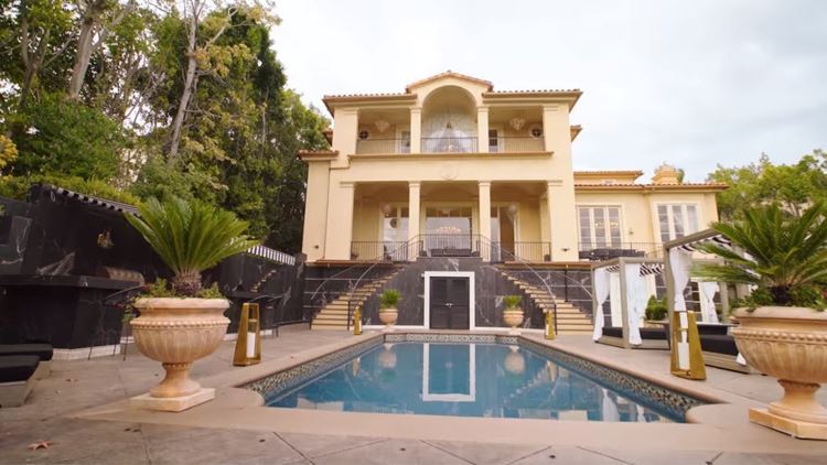 Μια ματιά στο άκρως εντυπωσιακό Versace Mansion