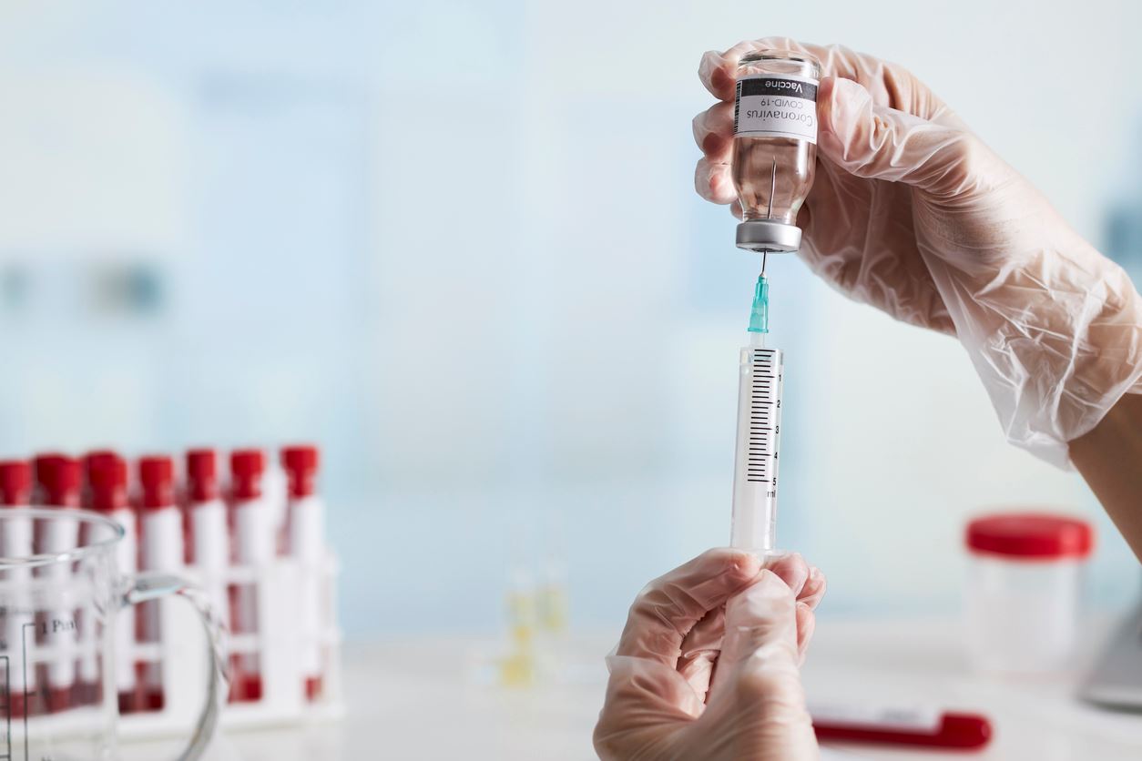 Η ΕΕ υπέγραψε συμβόλαιο με την AstraZeneca για 300 εκ. δόσεις εμβολίου