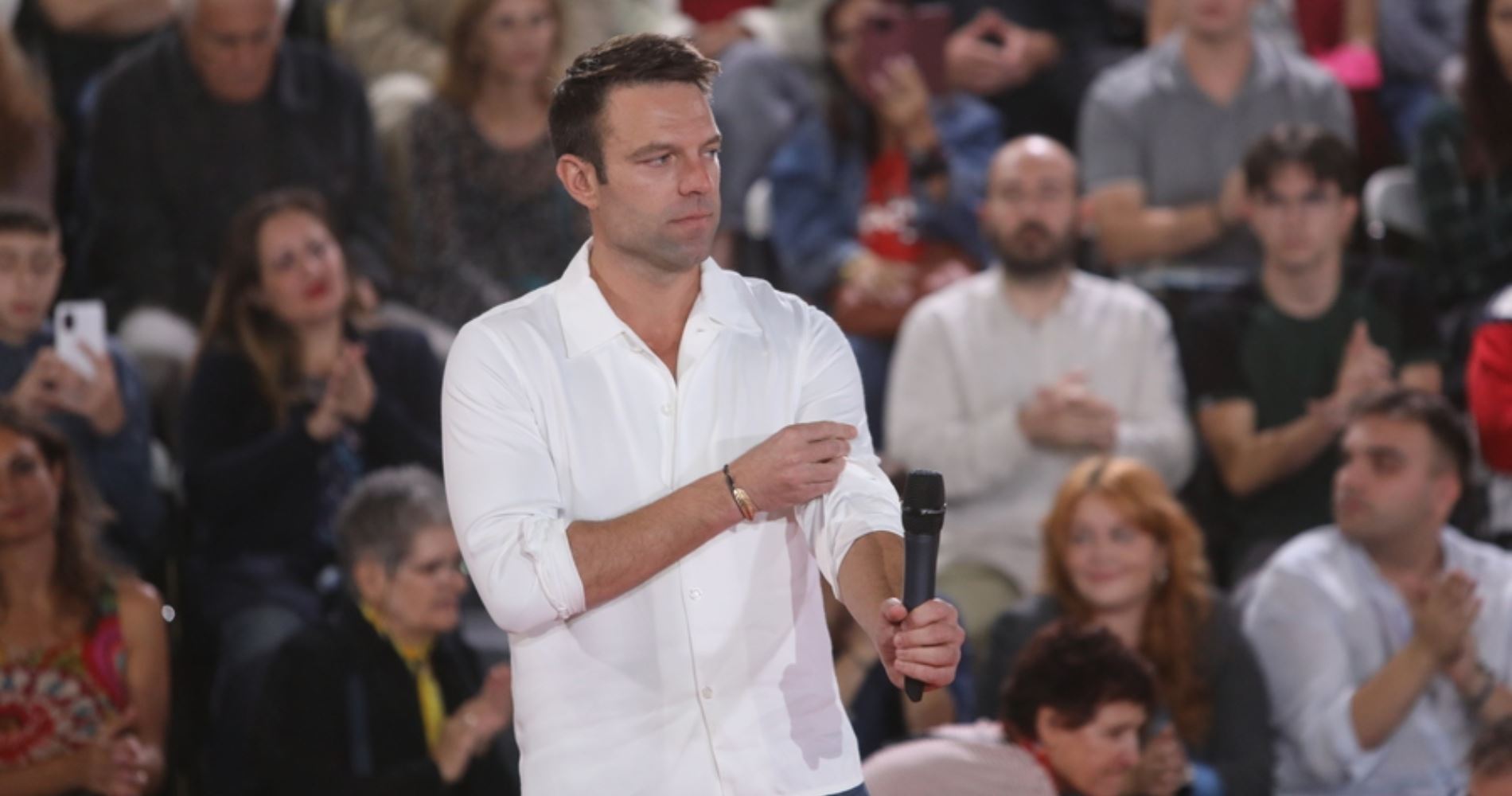 ΣΥΡΙΖΑ Wars: To Twitter οργιάζει με απίθανα σχόλια για Κασσελάκη και 'Ομπρέλα'