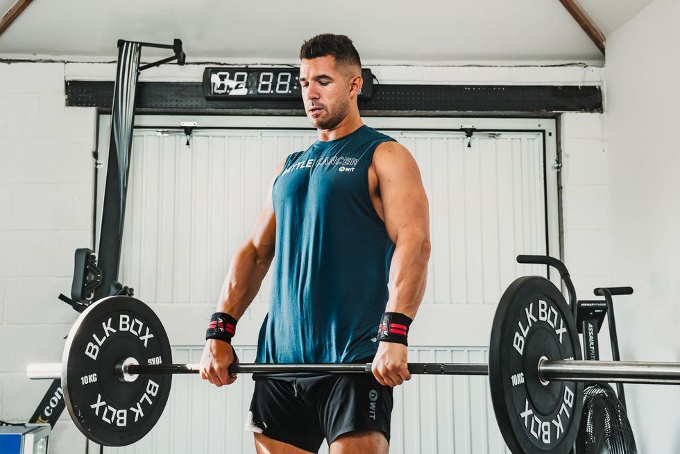 Οι 2 κινήσεις που χτίζουν πελώριους μυς και καίνε λίπος