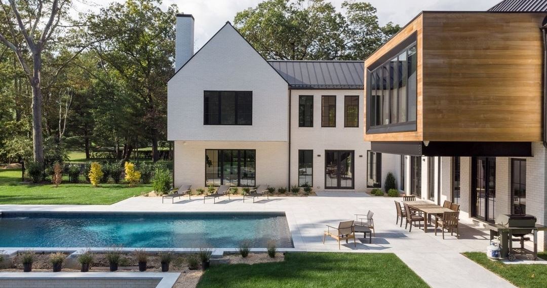 Μια ματιά στο πολυτελές Airbnb του 'Ασε τον Κόσμο Πίσω' στο Netflix