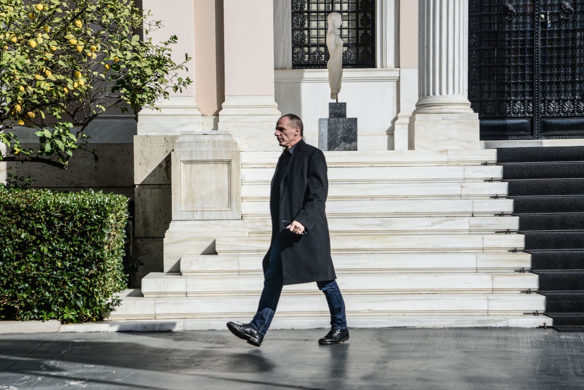 Όταν ο Γιάνης Βαρουφάκης έμεινε με τον μουντζούρη στο χέρι