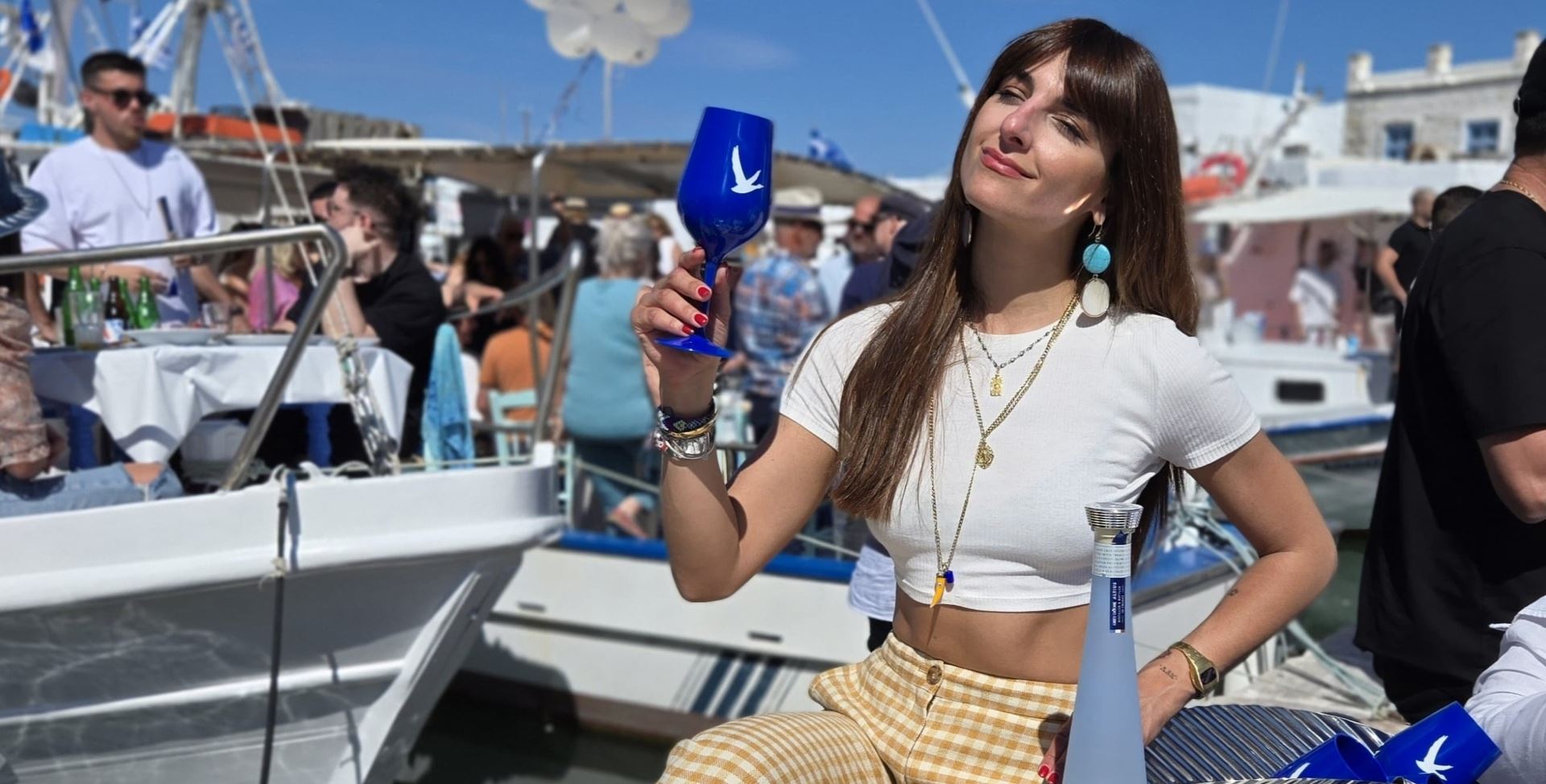 Γλέντι στο Λιμανάκι της Νάουσας-Η Πάρος γιόρτασε το Πάσχα με μουσική, χορό και Grey Goose Altius