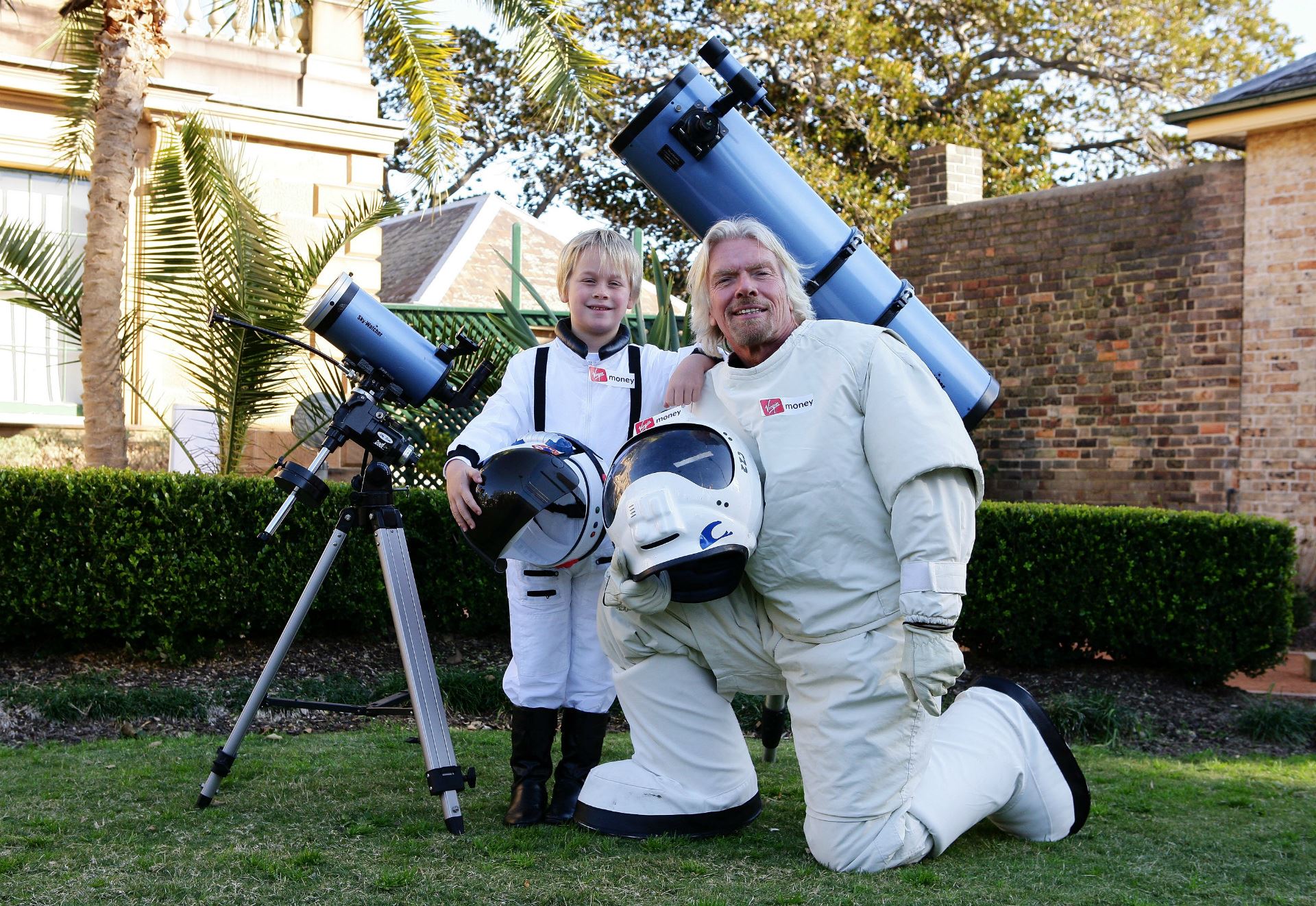 O Richard Branson θέλει να στείλει τουρίστες στο διάστημα μέσα στους επόμενους 6 μήνες