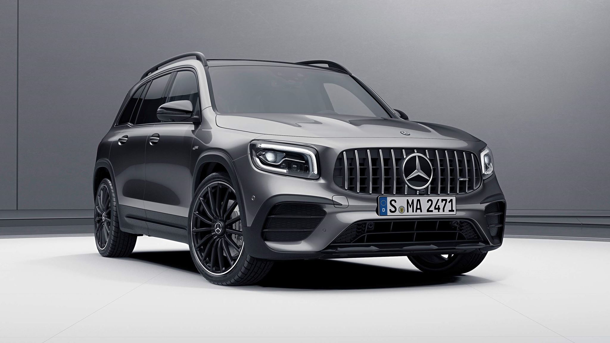 Η Mercedes-Benz GLB 35 AMG 4Matic πιάνει τα 100 χλμ σε 5,2''