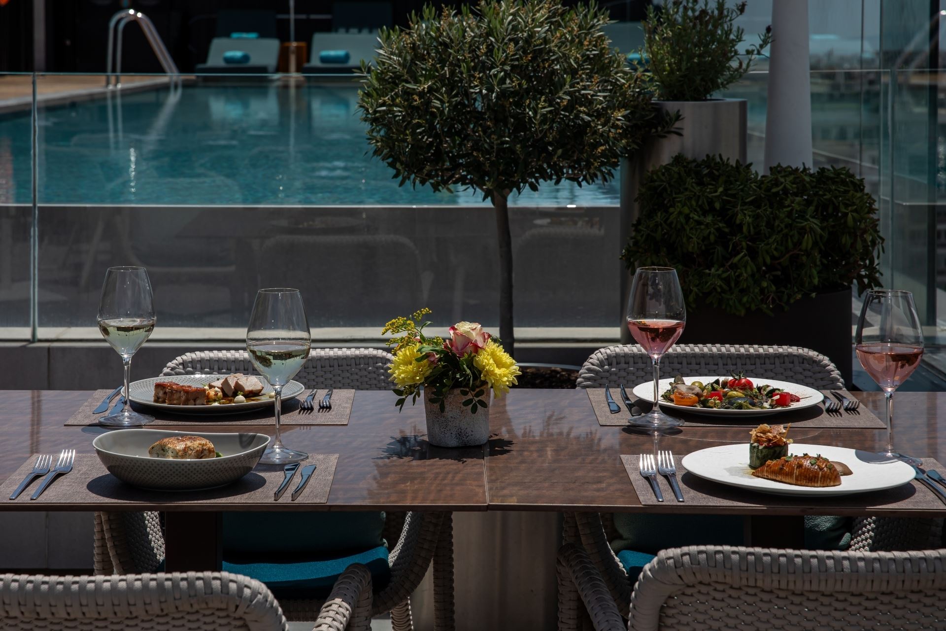 Το Athens Capital Hotel υποδέχεται το καλοκαίρι με το νέο μενού του Mappemonde Rooftop Restaurant Bar