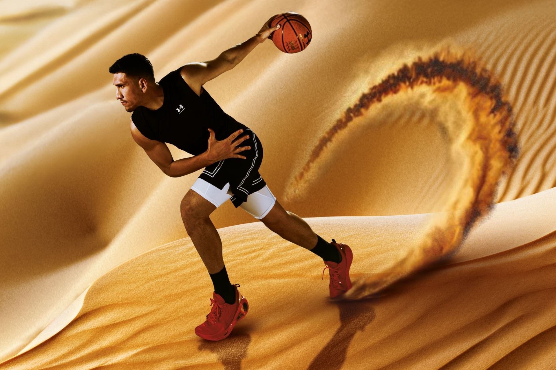 Από την άμμο στο παρκέ: Ο Γιαννούλης Λαρεντζάκης φωτογραφίζεται φέρνοντας πίσω την πρώτη έκδοση HeatGear® - Baselayer της Under Armour.