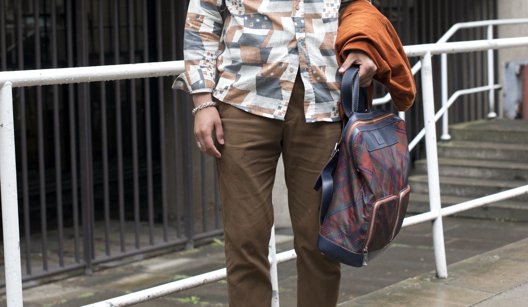 Οι αντρικές τσάντες του φετινού χειμώνα κάνουν σχέδια