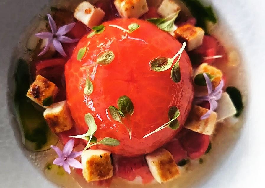 Λένε πως εκεί θα φας μια από τις κορυφαίες ντοματοσαλάτες της Ελλάδας