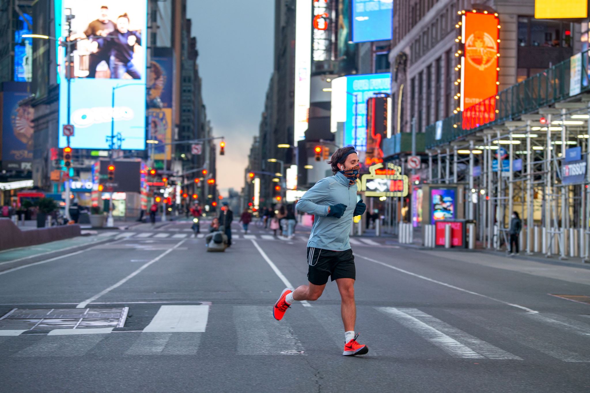 Γιατί η πανδημία δεν παρουσιάζει ύφεση στις ΗΠΑ όπως στην Ευρώπη