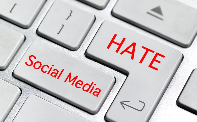 Πώς θα ελεγχθούν καλύτερα τα social media;