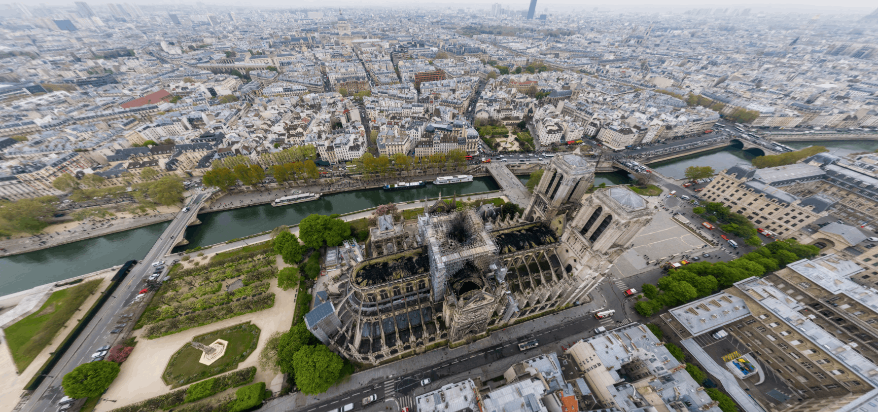 Μετά την καταστροφή: η Παναγία των Παρισίων σε λήψη 360 μοιρών