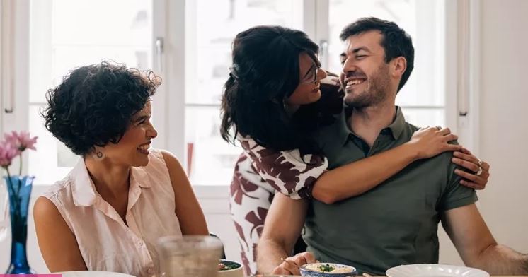 Sunday lunch with friends | Το κυριακάτικο ritual που σκορπίζει μαγεία