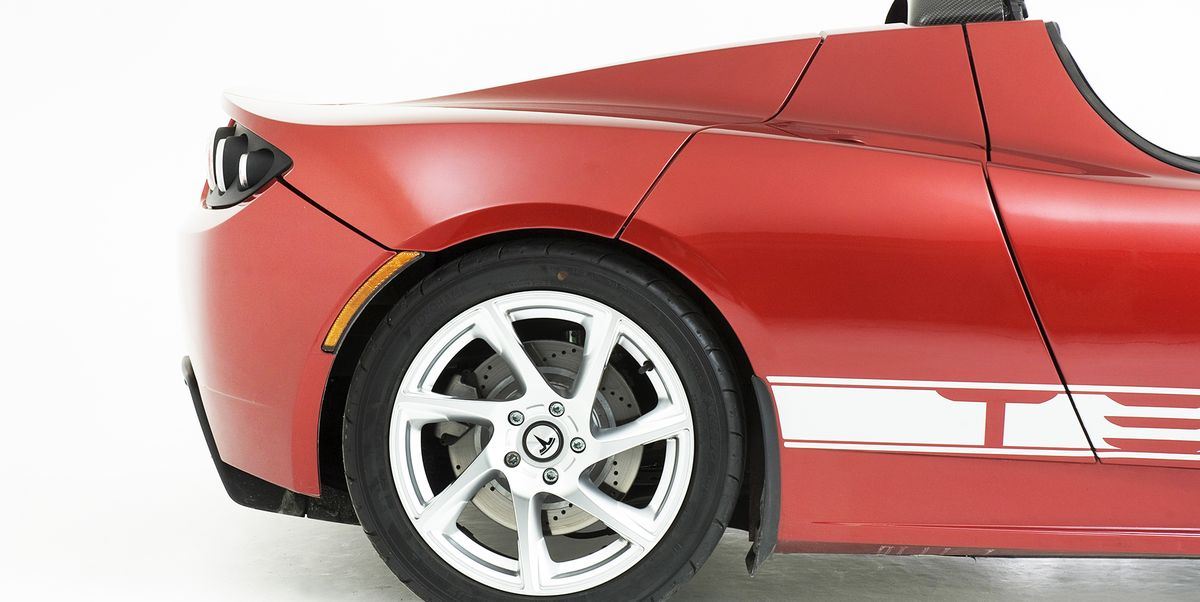 Tesla Roadster σε εξωφρενική τιμή